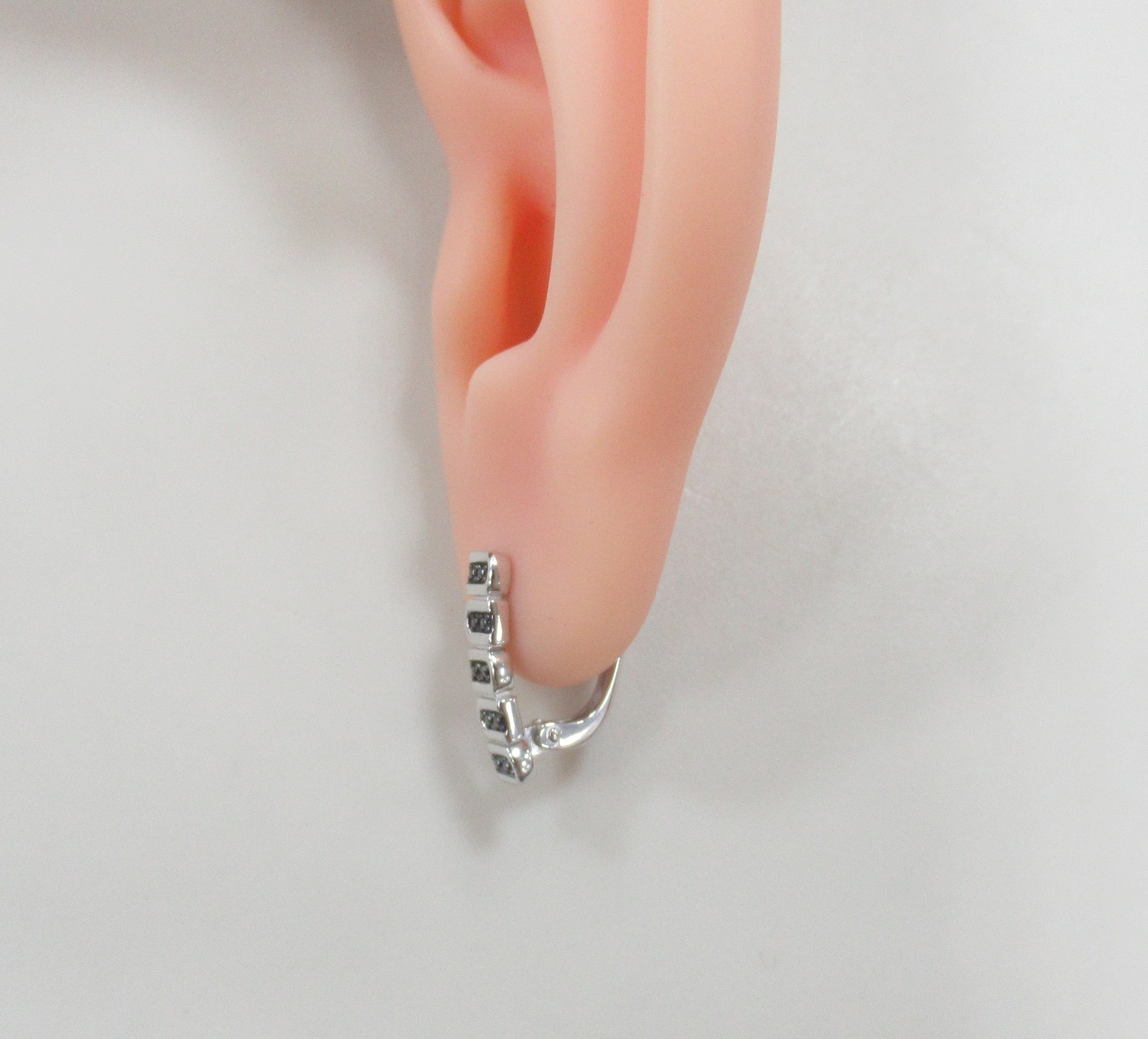 Серебряные серьги с черными бриллиантами